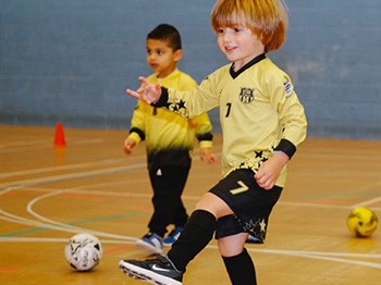 Join Strikerz Football Academy; ?>
